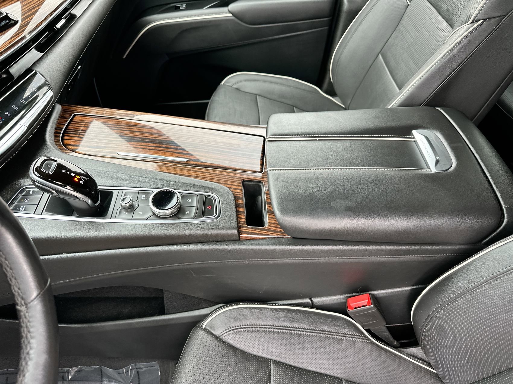 Used 2021 Cadillac Escalade ESV Premium Luxury w/ Driver Assist Tech Package AWD/4WD image 21