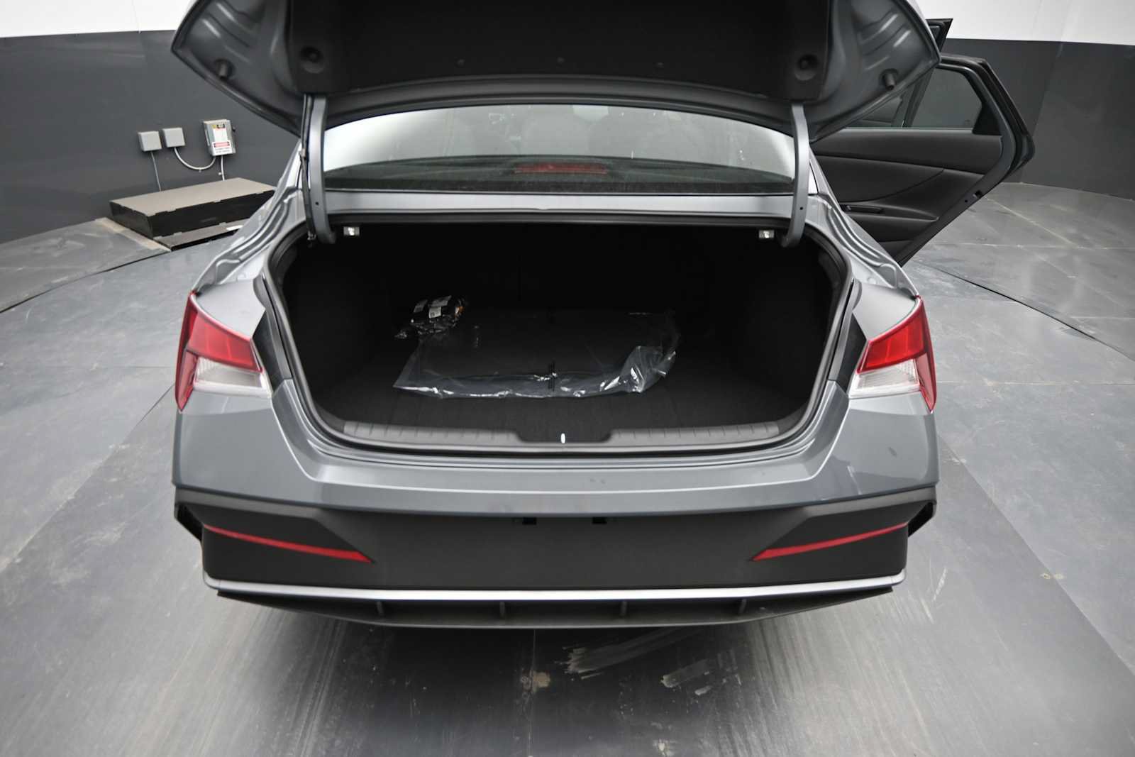 New 2026 Hyundai Elantra SEL Sport FWD image 14
