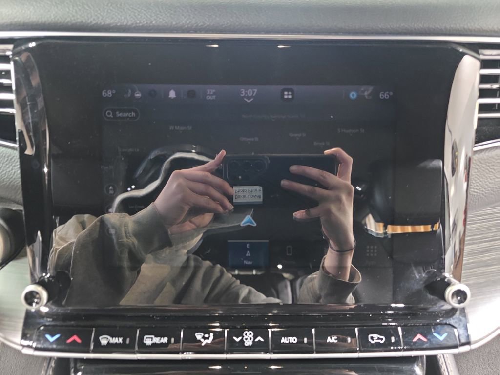 Used 2023 Jeep Wagoneer L Series II image 27