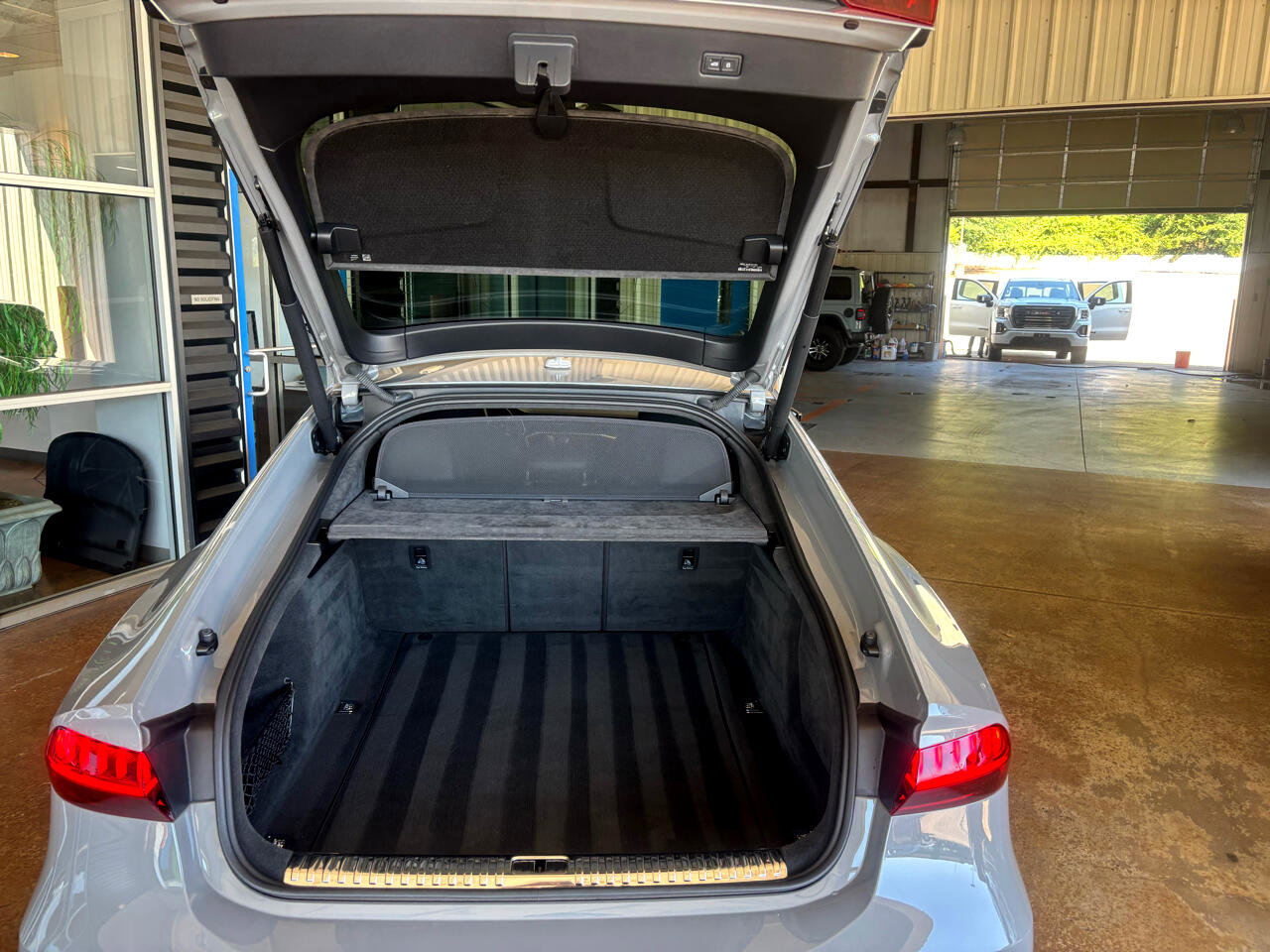 Used 2021 Audi RS 7 Sportback w/ Carbon Optic Package image 37