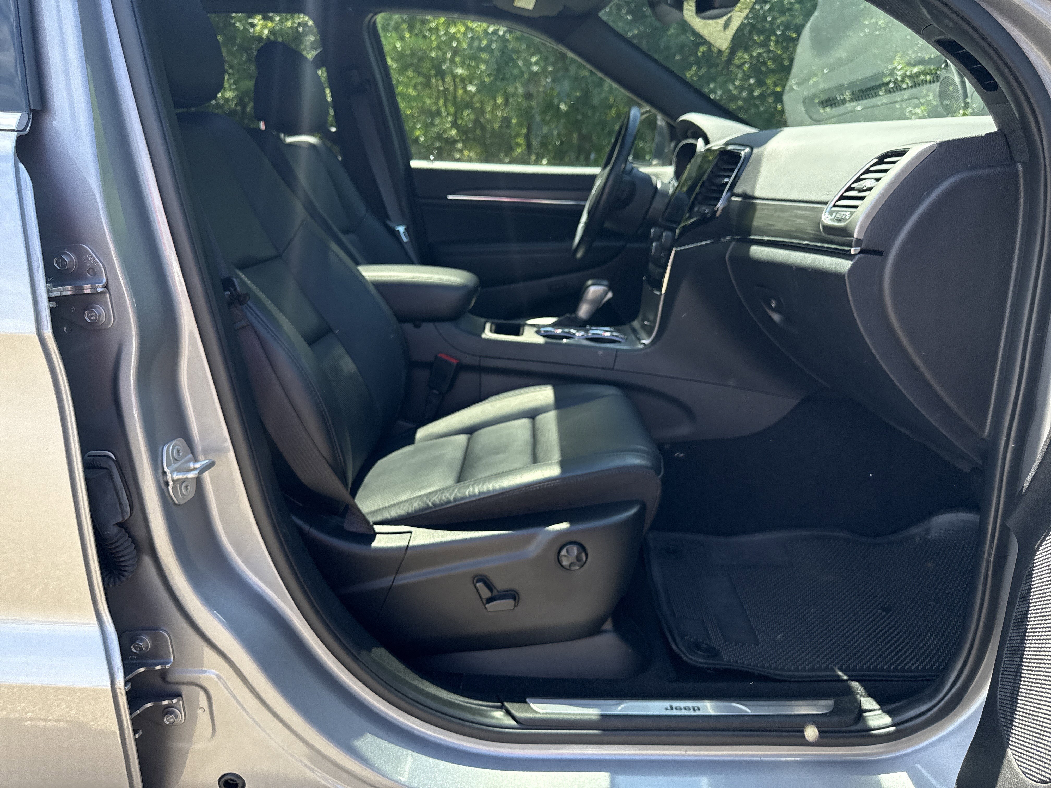 Used 2021 Jeep Grand Cherokee Limited w/ Luxury Group II image 26