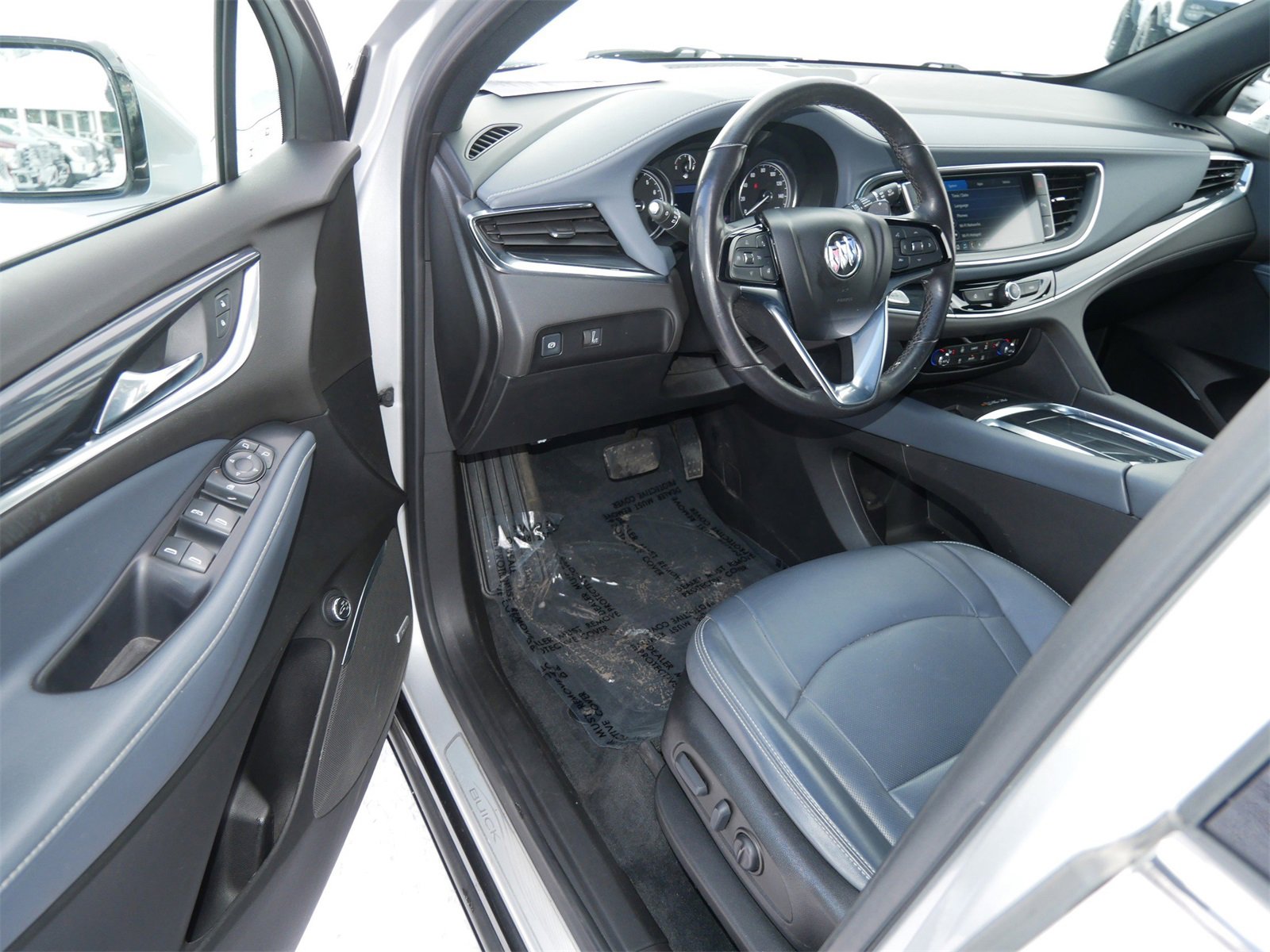 Used 2022 Buick Enclave Essence w/ Sport Touring Edition image 9