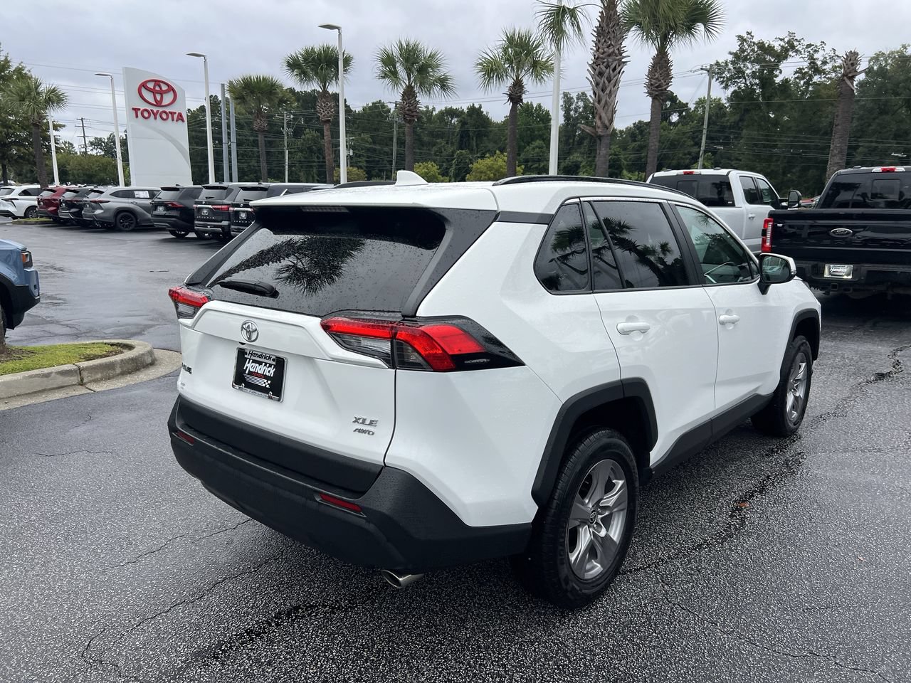 Used 2025 Toyota RAV4 XLE AWD/4WD image 10