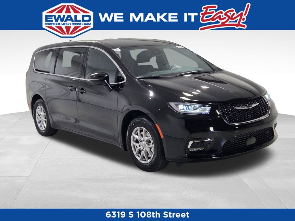 New 2026 Chrysler Pacifica Select image 1