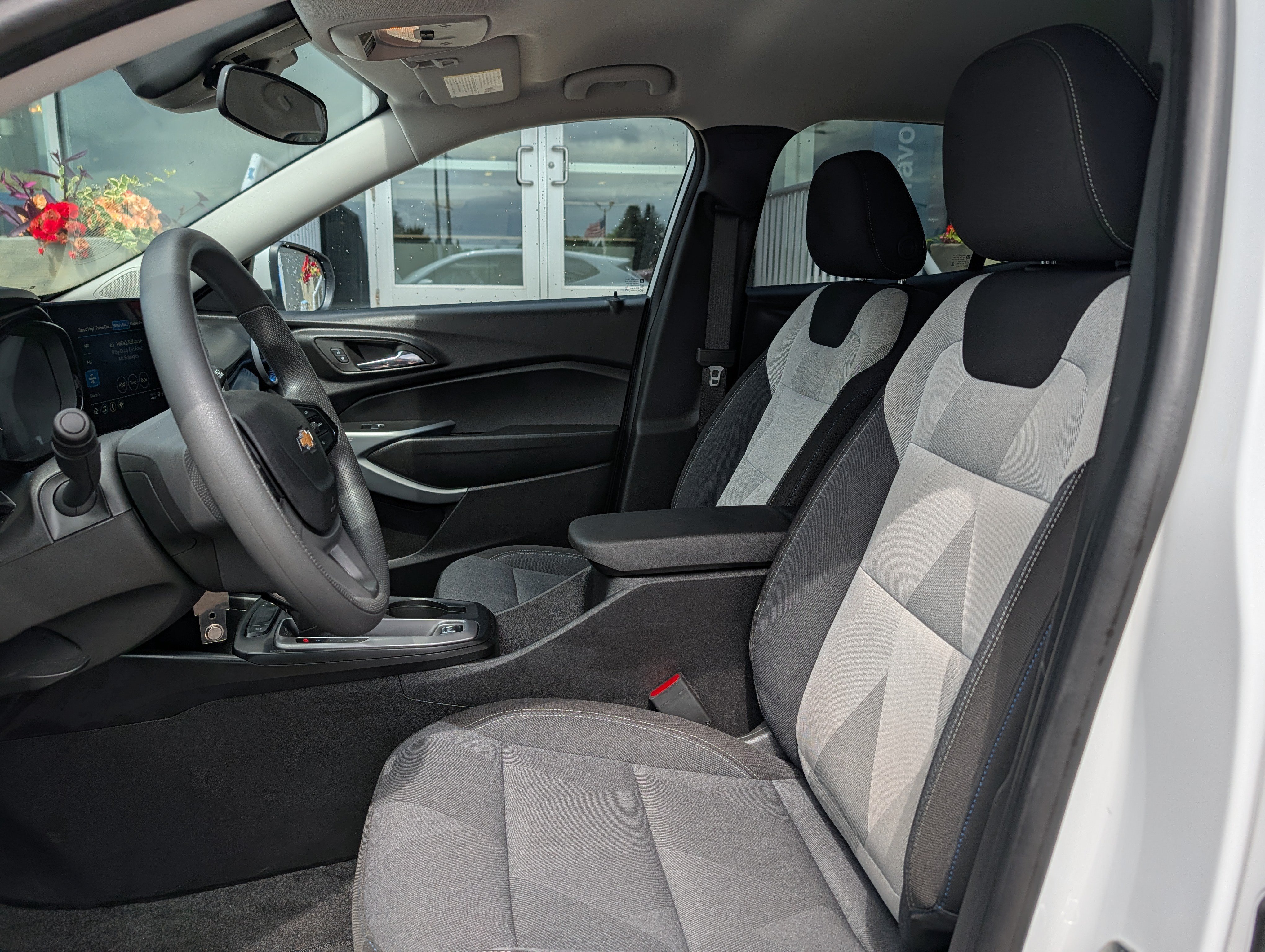 Used 2026 Chevrolet Trax LS w/ LS Convenience Package FWD image 8