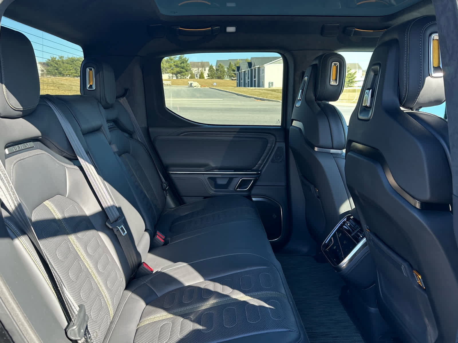 Used 2023 Rivian R1T Adventure image 21