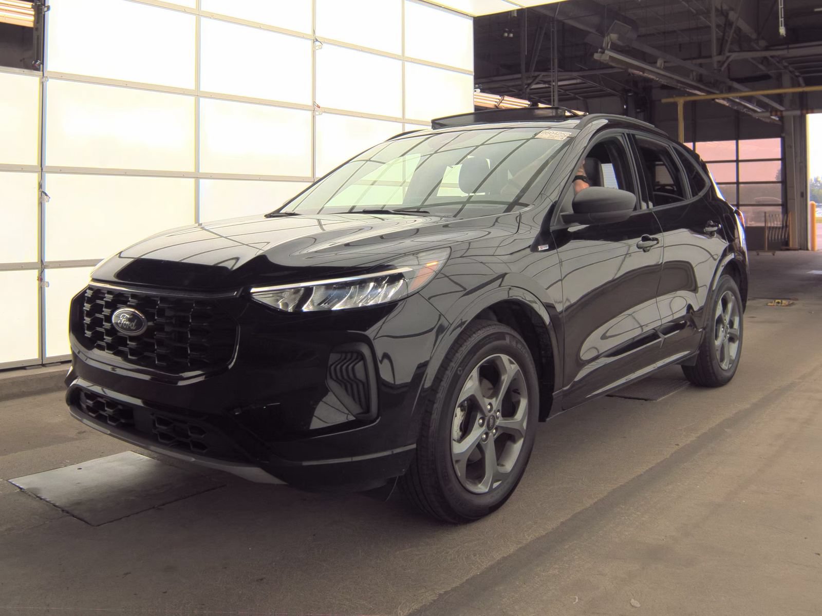 Used 2024 Ford Escape ST-Line w/ Tech Pack #1 AWD/4WD image 2