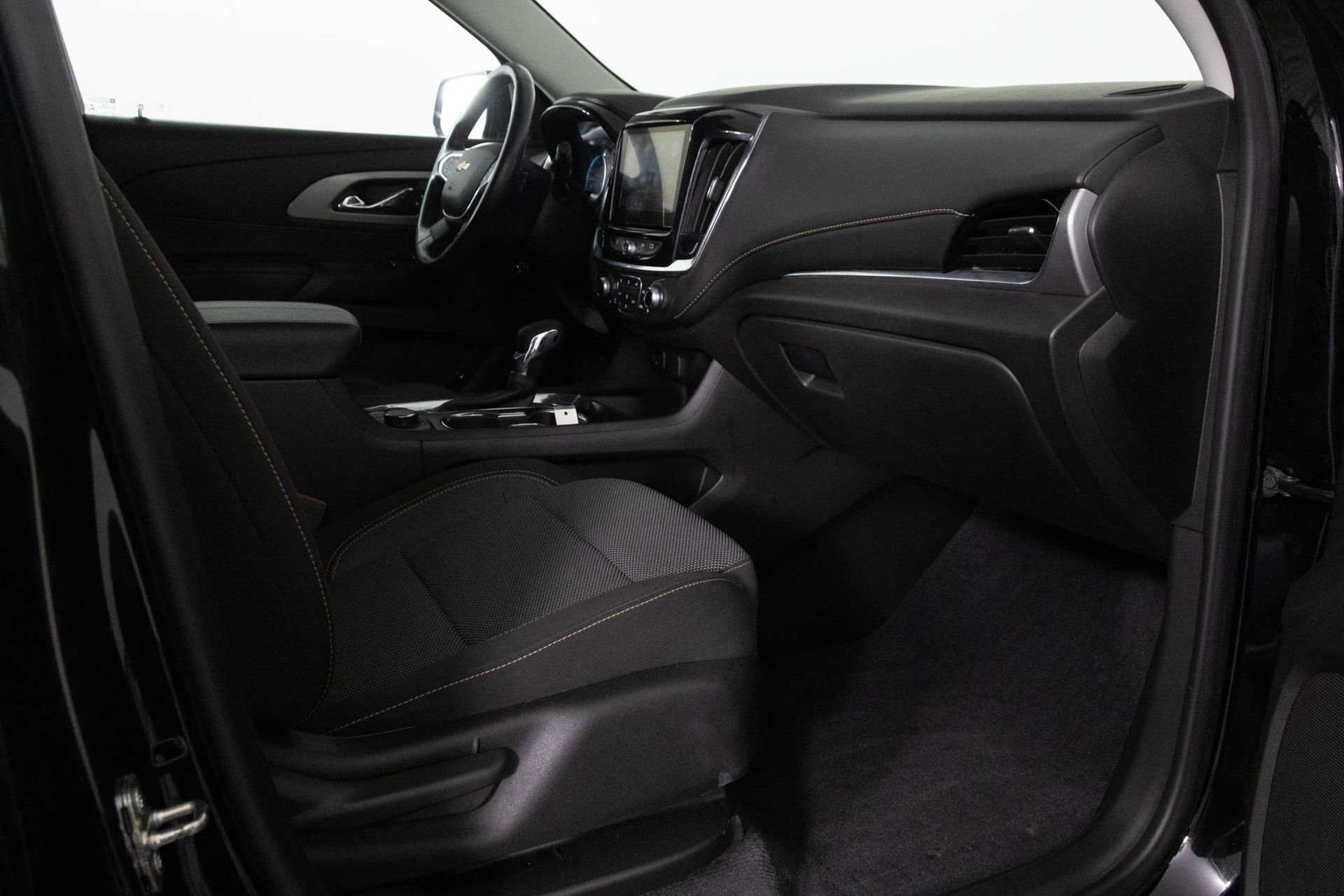 Used 2021 Chevrolet Traverse LT image 37