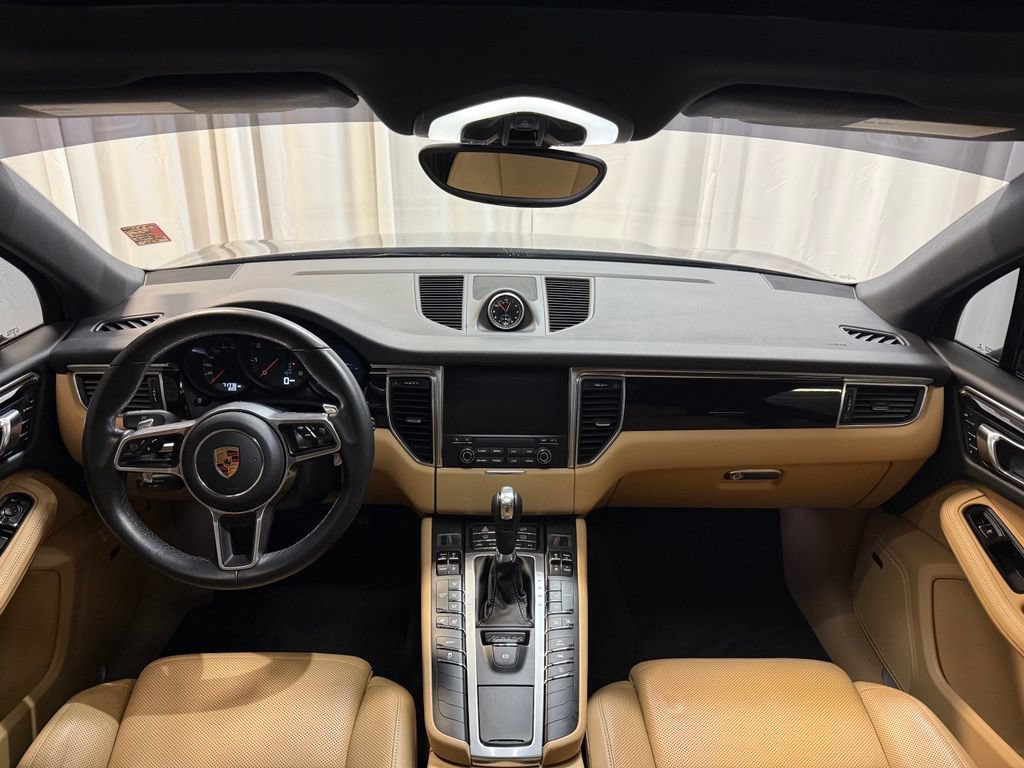 Certified 2017 Porsche Macan AWD/4WD image 6