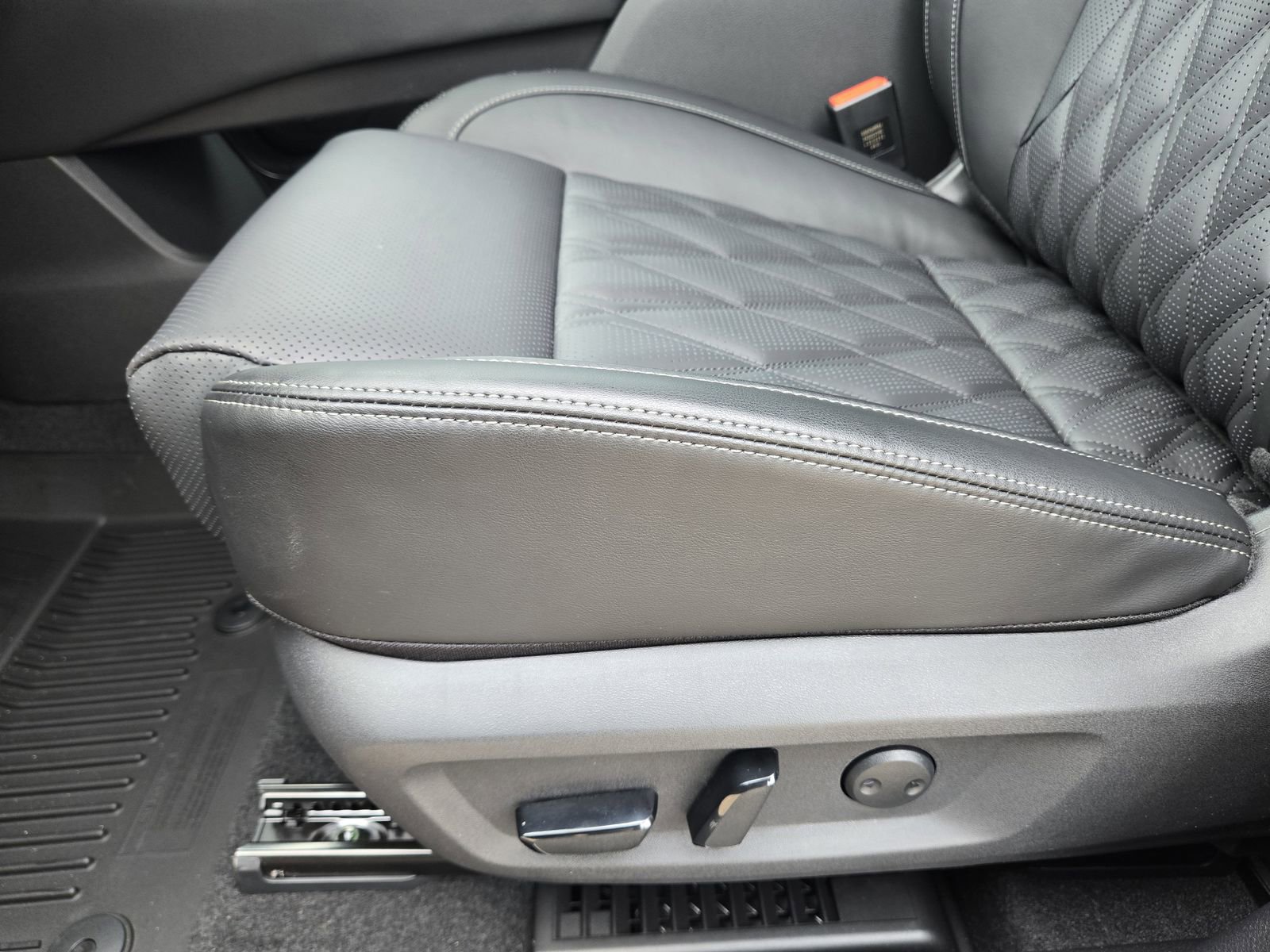 New 2026 Nissan Rogue Platinum image 23