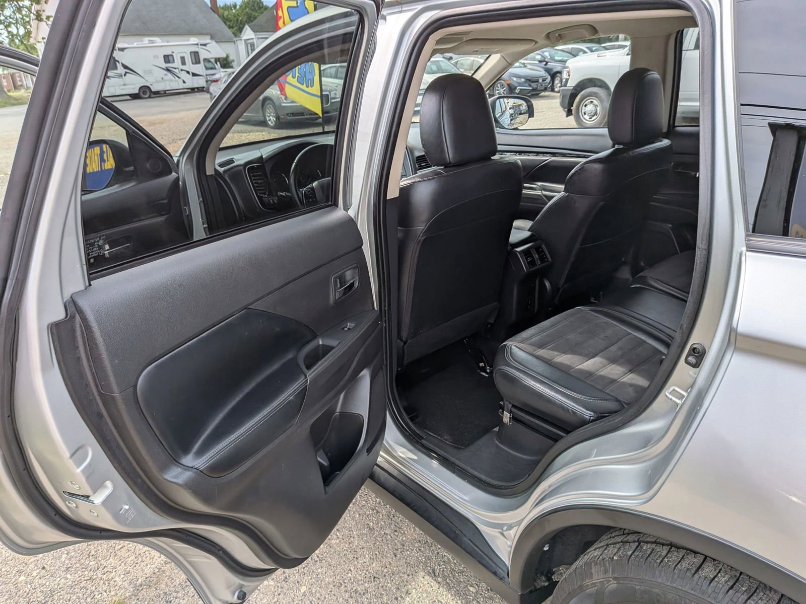 Used 2020 Mitsubishi Outlander SE FWD image 23