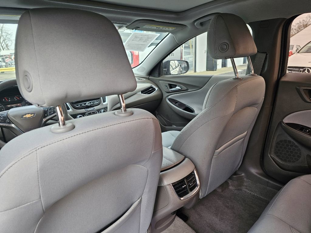 Used 2020 Chevrolet Malibu LT image 36