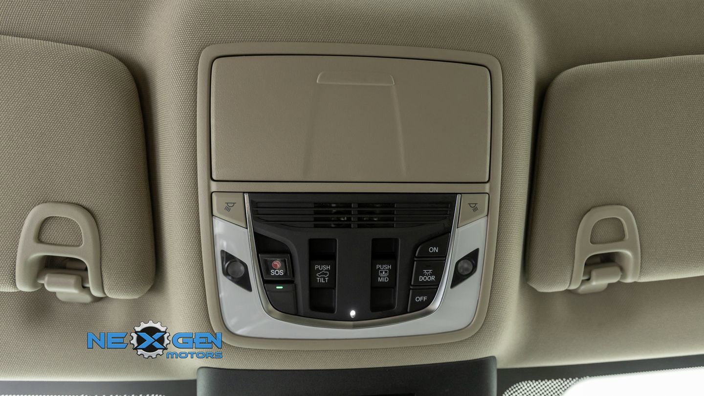 Used 2025 Acura MDX SH-AWD w/ Technology Package image 22