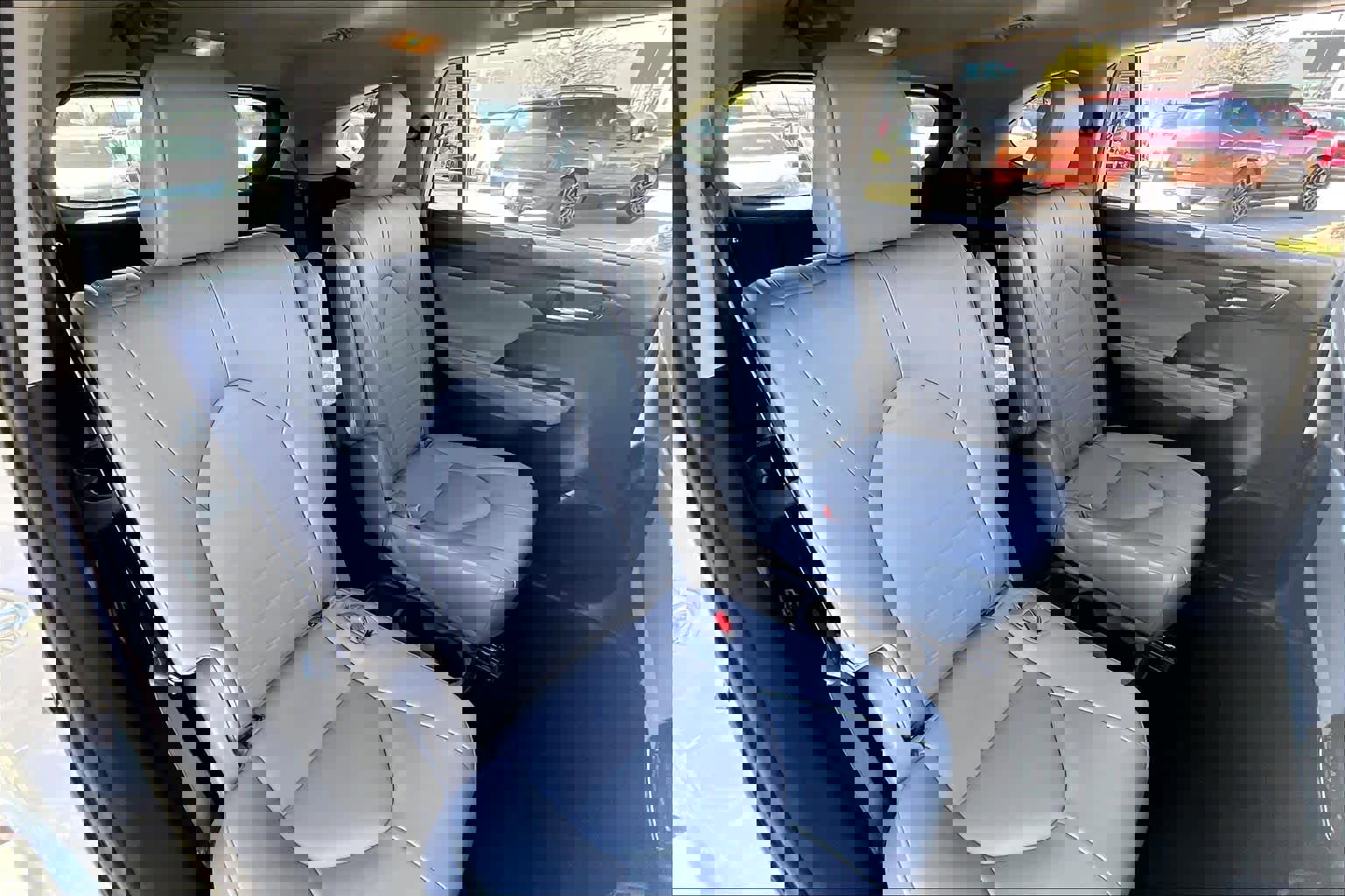 Used 2022 Toyota Highlander XLE image 17