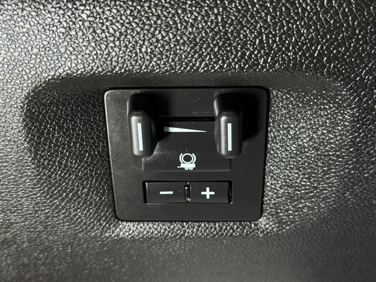 Used 2012 Chevrolet Avalanche LS AWD/4WD image 27