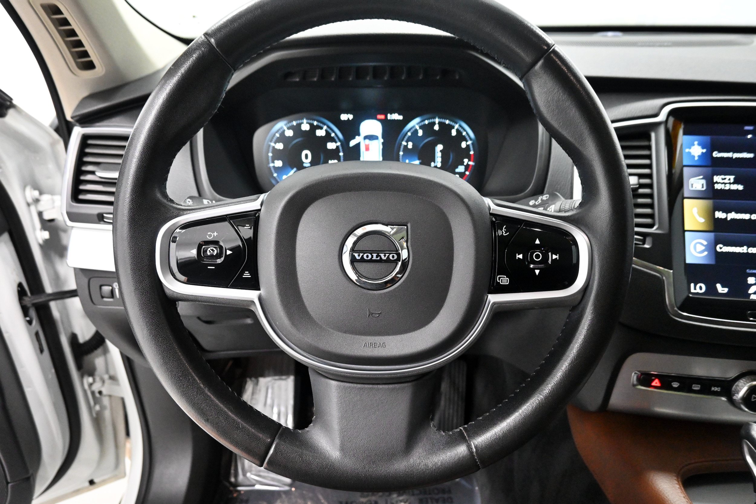 Used 2019 Volvo XC90 T5 Momentum AWD/4WD image 6