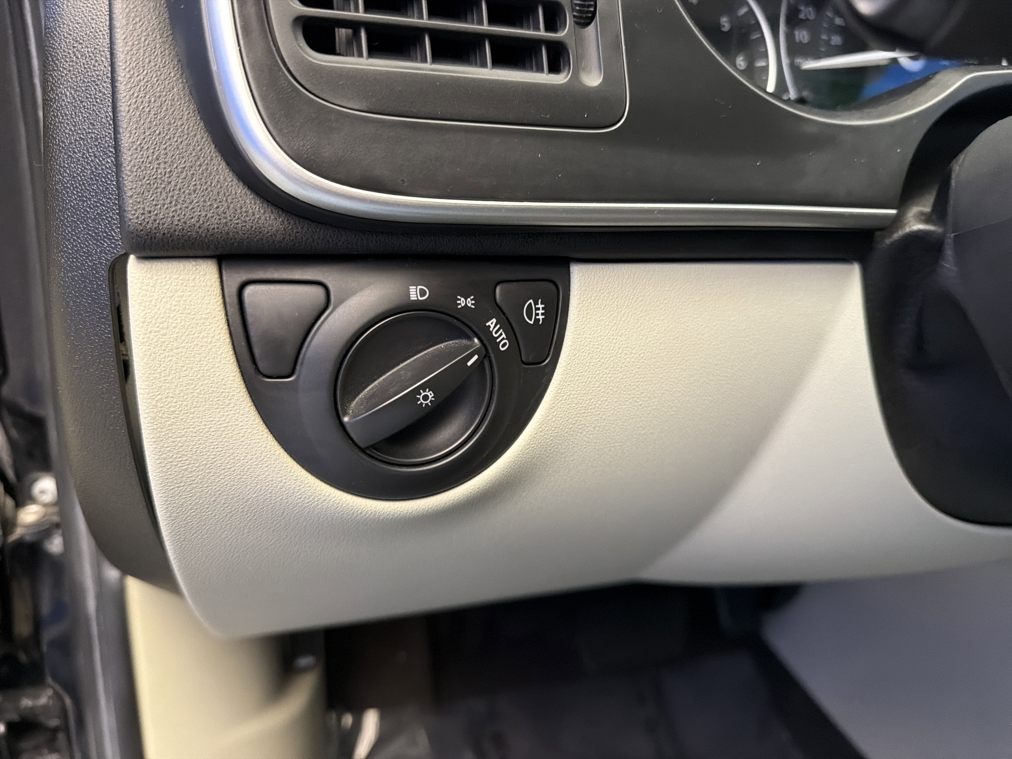 Used 2009 Saab 9-3 2.0T w/ Cold Weather Package image 15