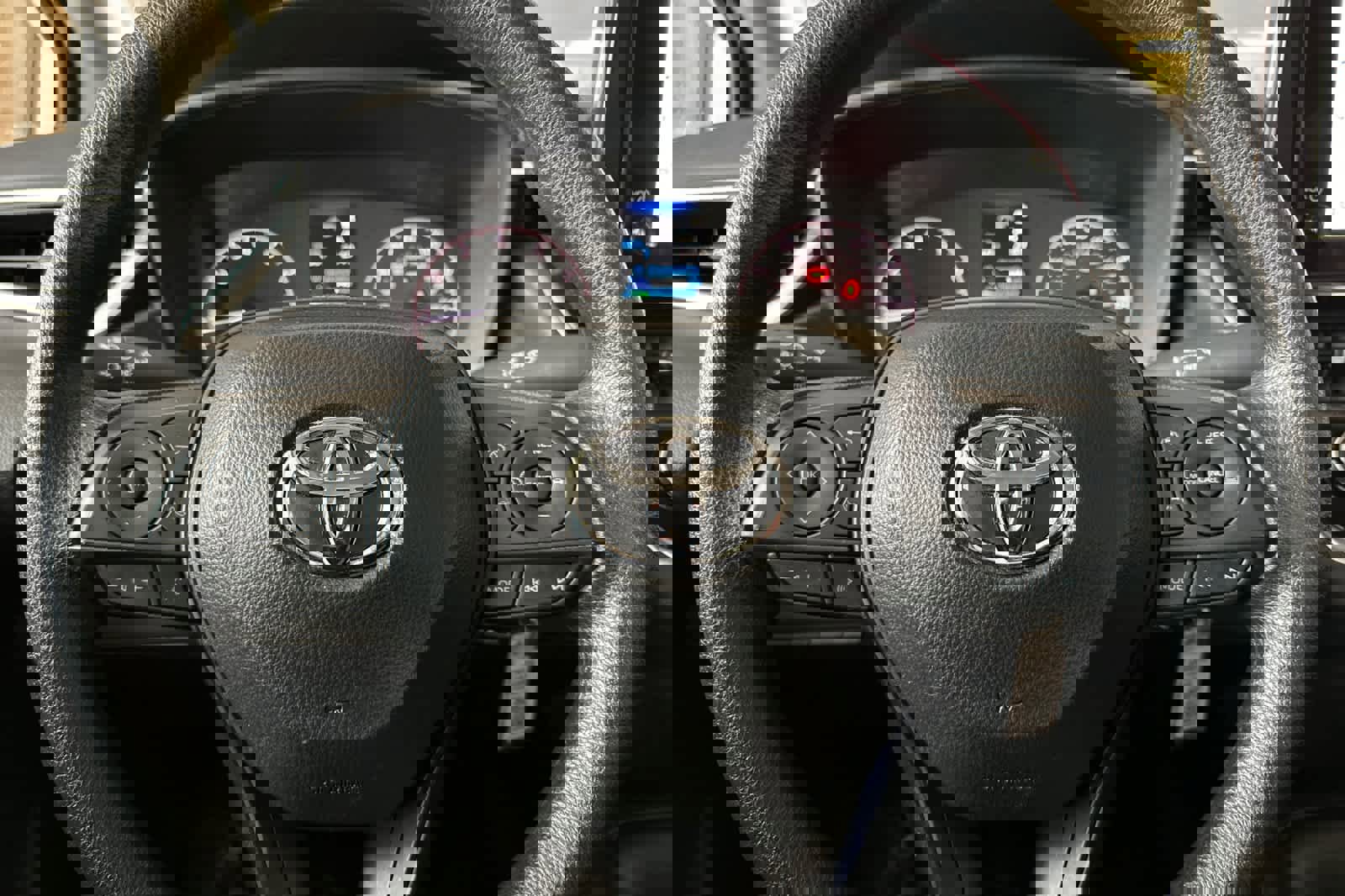 Used 2025 Toyota Corolla LE image 22