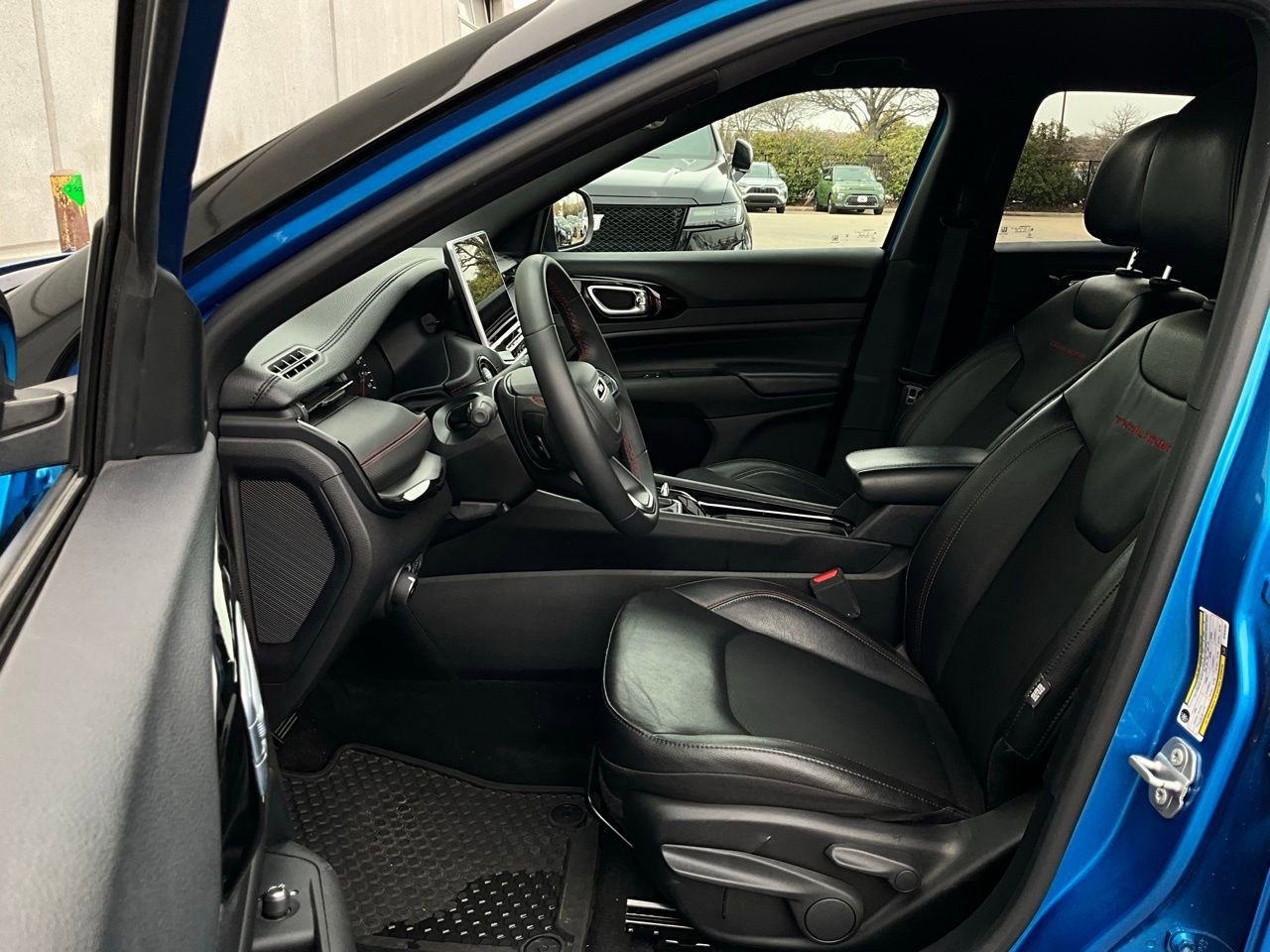 Used 2025 Jeep Compass Trailhawk image 10