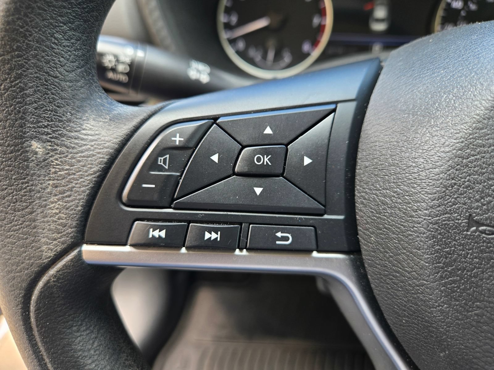 Used 2023 Nissan Sentra SV FWD image 11
