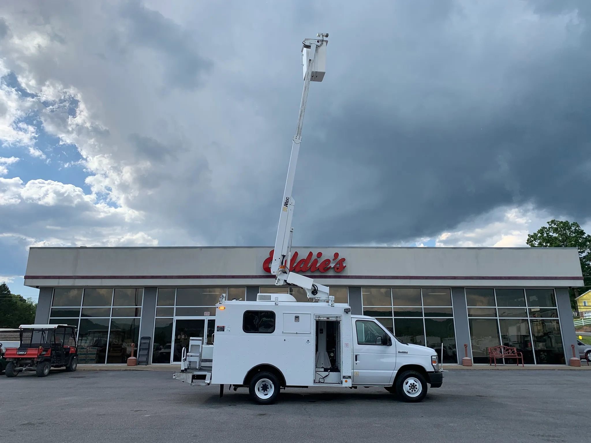 Used 2018 Ford E-350 and Econoline 350 Super Duty RWD image 46