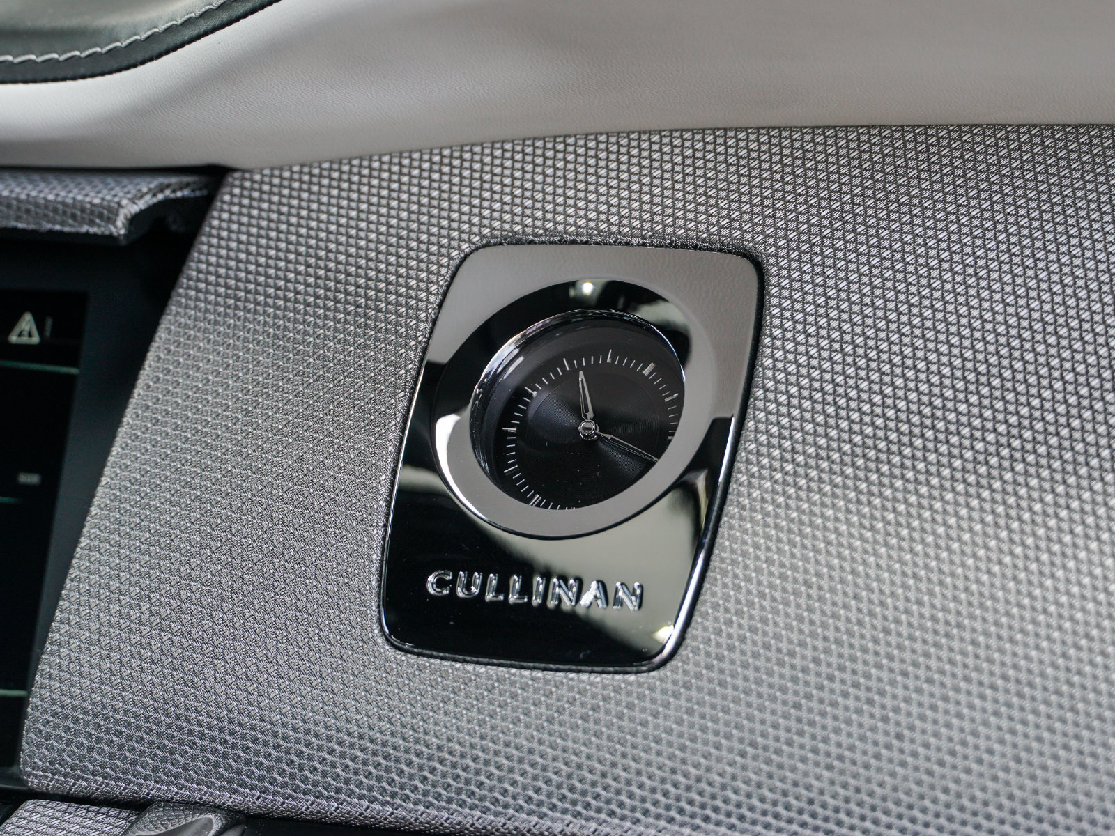 Certified 2024 Rolls-Royce Cullinan AWD/4WD image 15