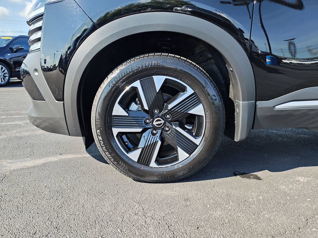 Used 2025 Nissan Kicks SR AWD/4WD image 12