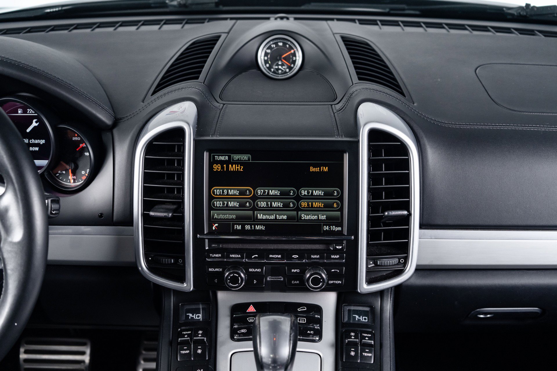 Used 2016 Porsche Cayenne Turbo AWD/4WD image 68