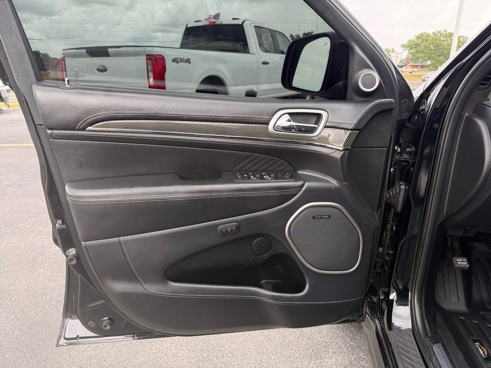 Used 2017 Jeep Grand Cherokee SRT AWD/4WD image 21
