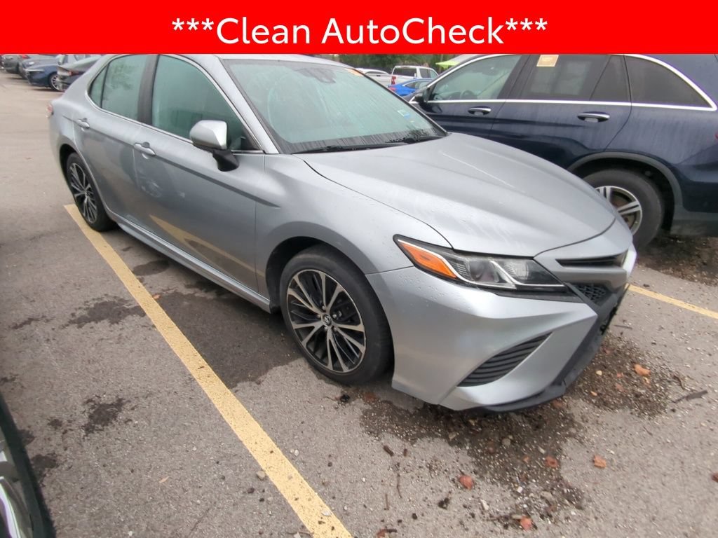 Used 2019 Toyota Camry SE FWD image 3