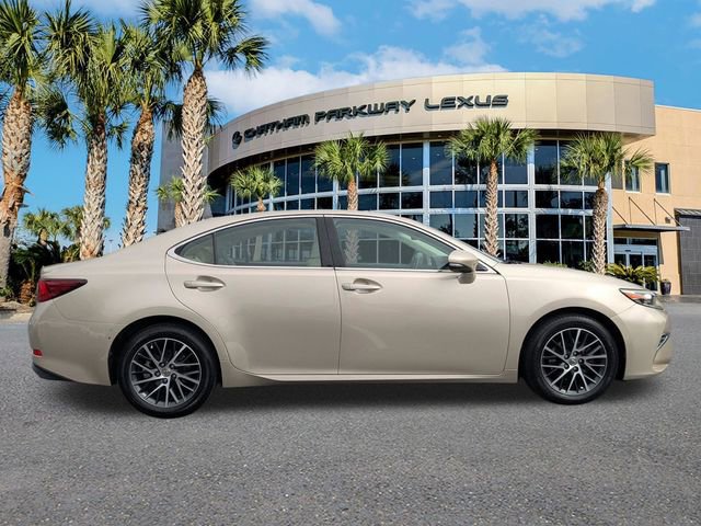 Used 2016 Lexus ES 350 w/ Luxury Package w/Wood Trim image 4