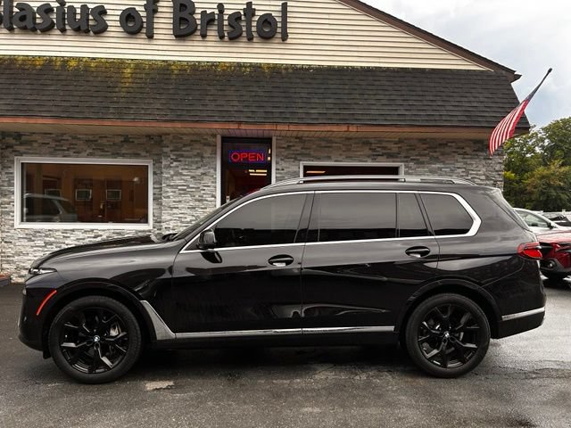 Used 2024 BMW X7 xDrive40i w/ Premium Package AWD/4WD image 4