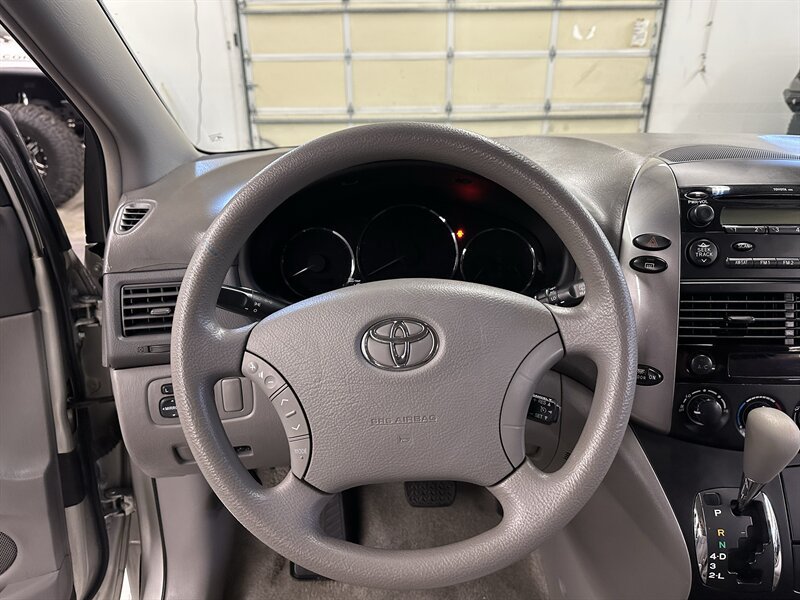 Used 2007 Toyota Sienna LE FWD image 19