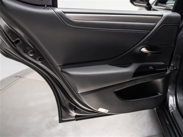 Used 2023 Lexus ES 350 F Sport w/ Accessory Package (Z2) image 27
