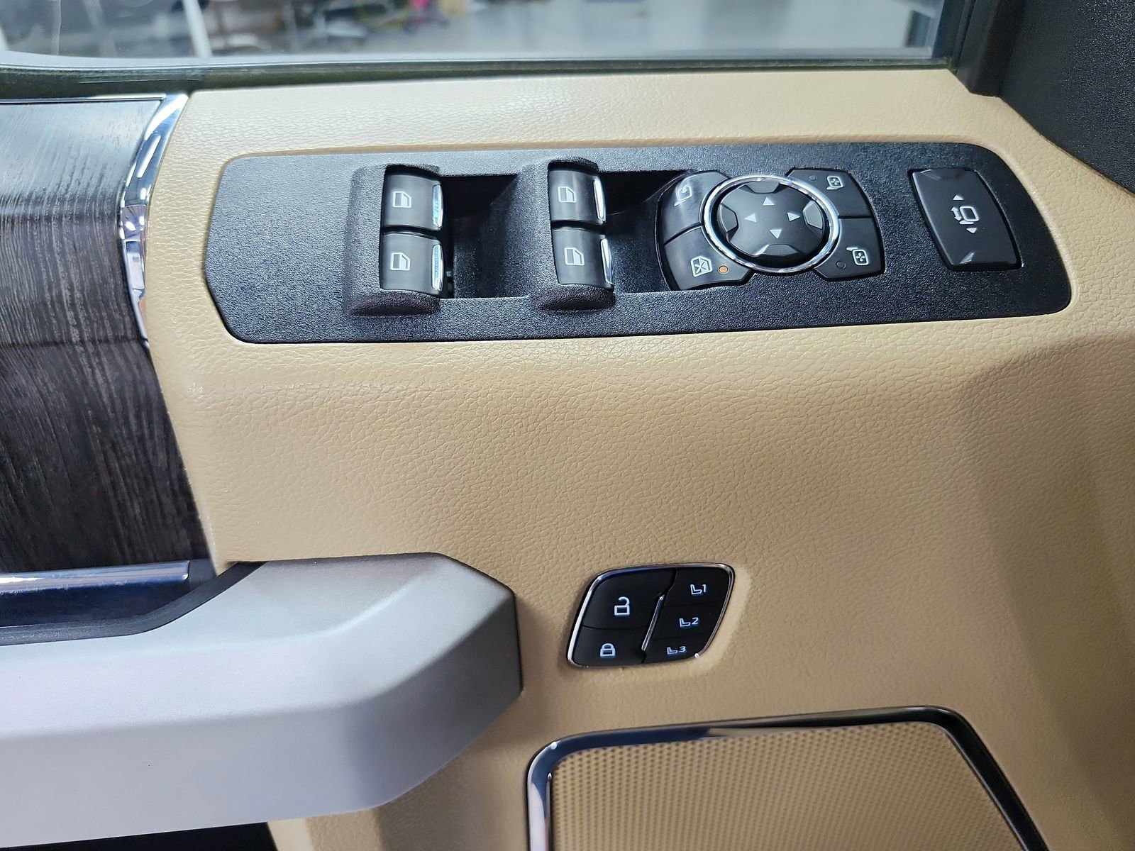 Used 2021 Ford F250 Lariat w/ Lariat Ultimate Package AWD/4WD image 35