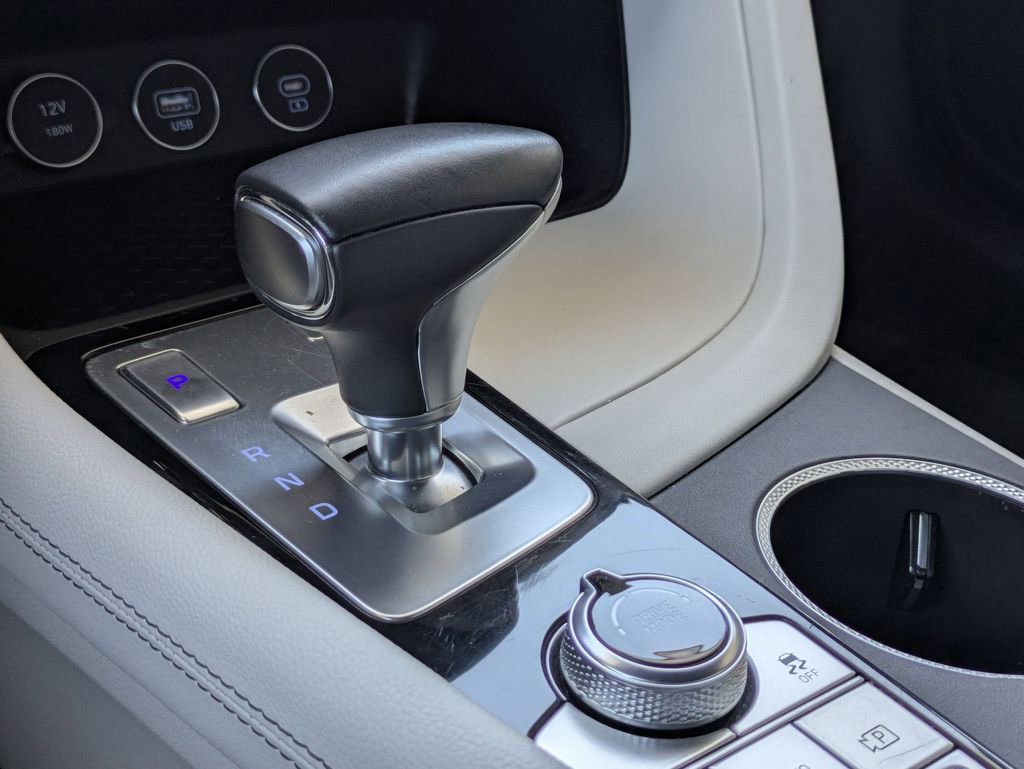 Used 2025 Genesis G70 2.5T RWD image 24