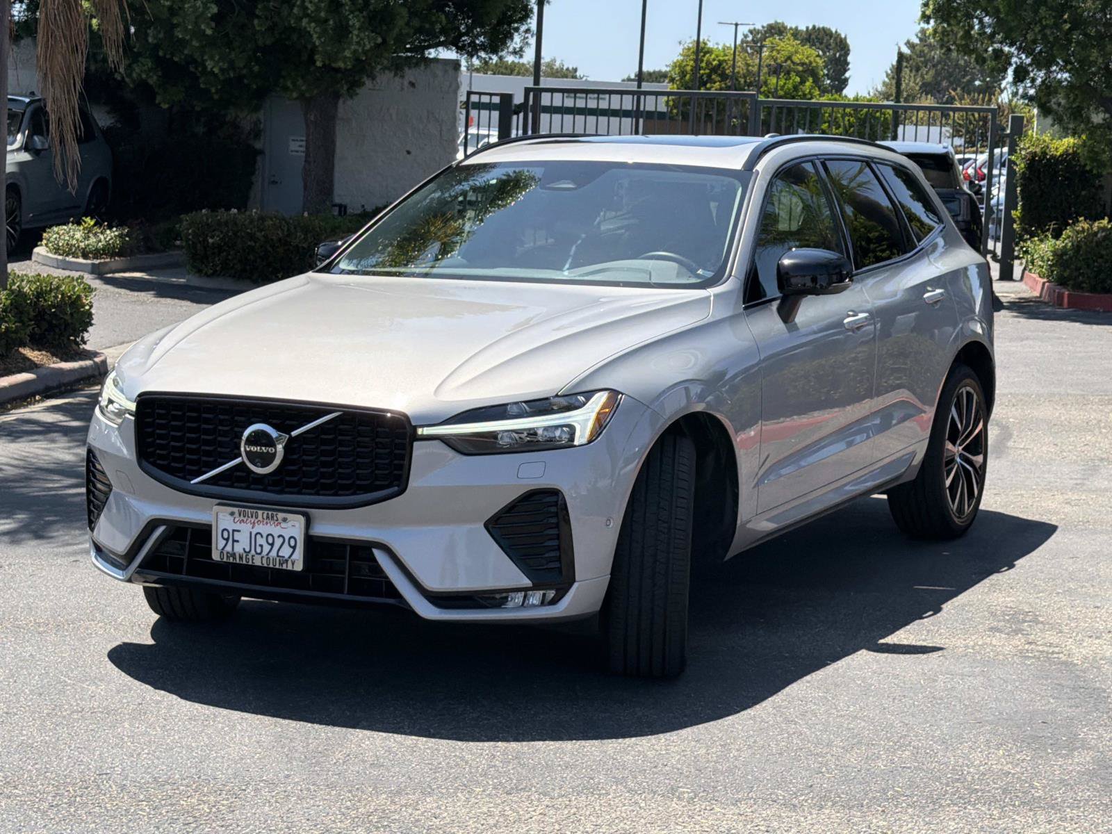 Certified 2024 Volvo XC60 B5 Plus w/ Protection Package Premier AWD/4WD image 3