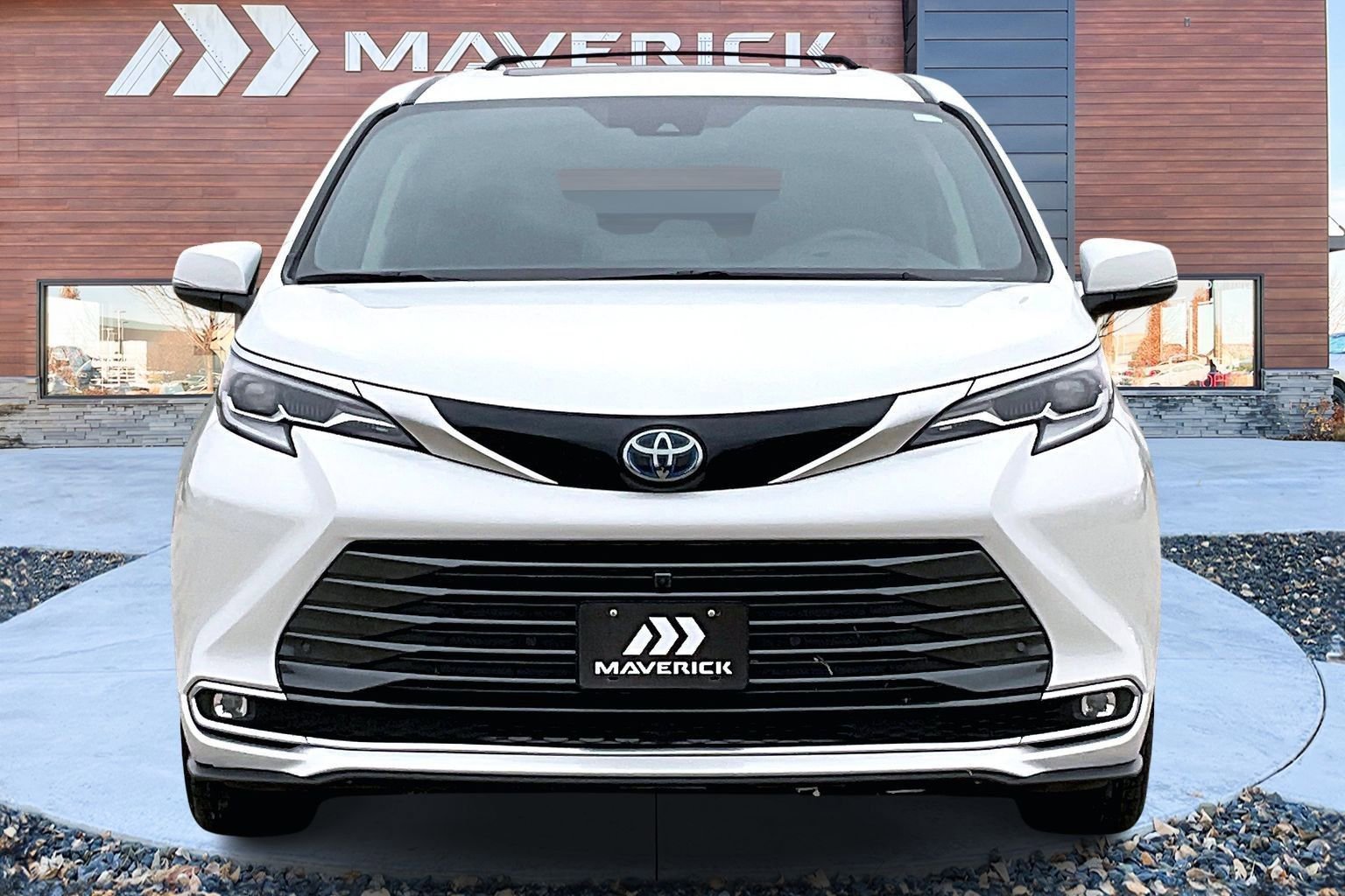 Used 2022 Toyota Sienna Platinum image 2