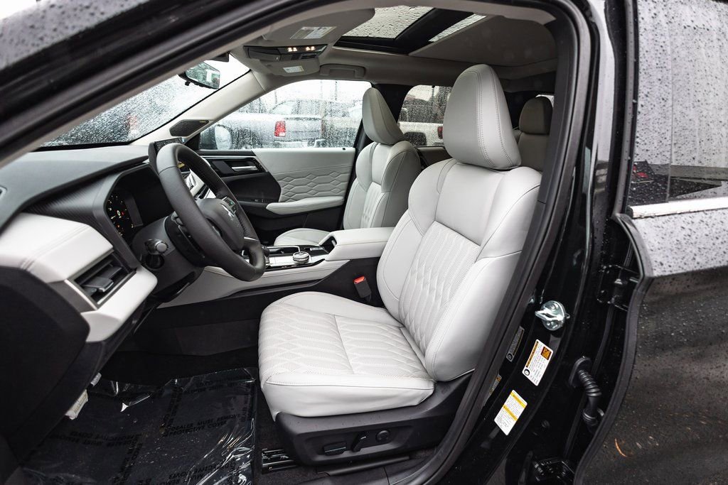 New 2025 Mitsubishi Outlander AWD image 21