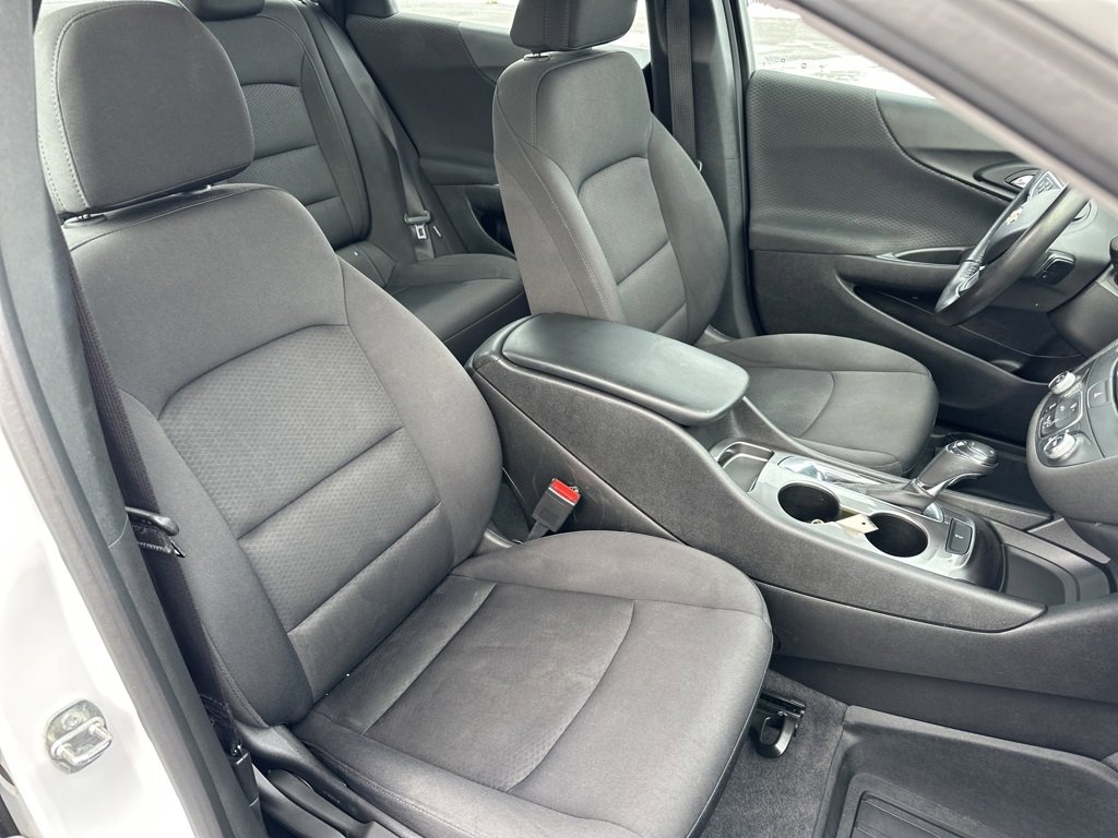 Used 2019 Chevrolet Malibu RS image 28