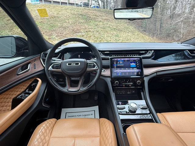 Used 2023 Jeep Grand Cherokee L Summit w/ Advanced Protech Group IV image 10