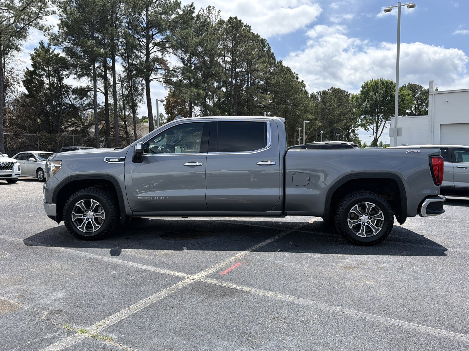 Used 2022 GMC Sierra 1500 SLT w/ X31 Off-Road Package AWD/4WD image 9