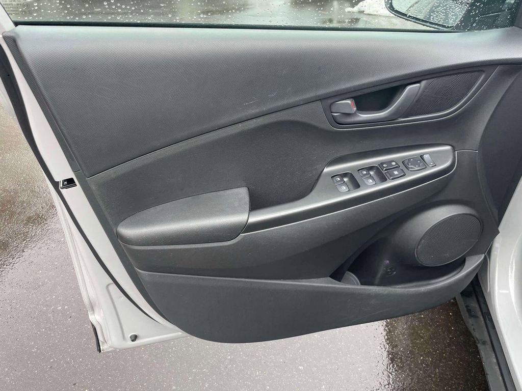 Used 2023 Hyundai Kona SEL image 16