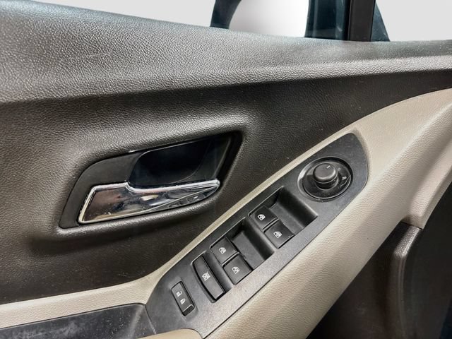 Used 2016 Chevrolet Trax LT w/ LT Convenience Package FWD image 12