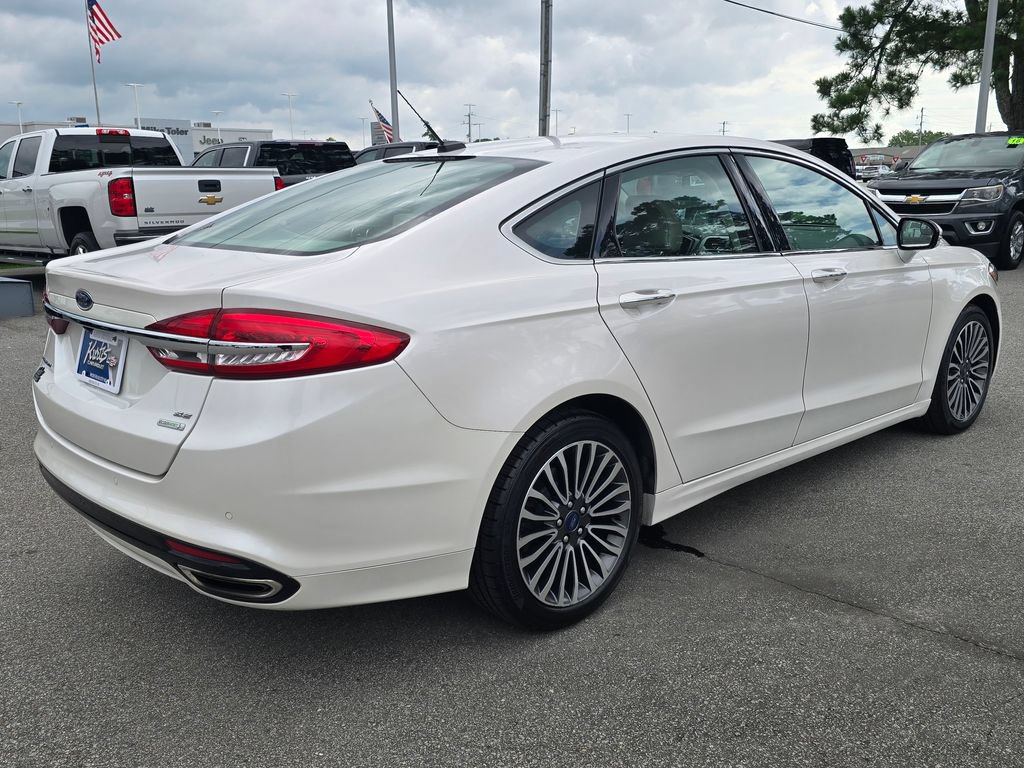 Used 2017 Ford Fusion SE w/ Fusion SE Technology Package FWD image 5