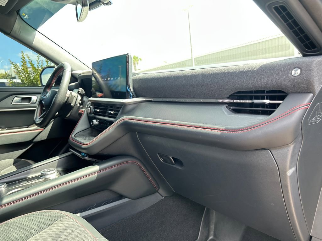 Used 2025 Ford Explorer ST image 16