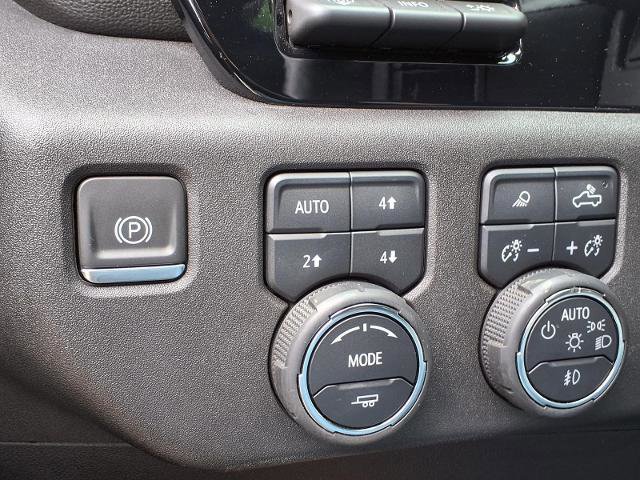 Used 2024 Chevrolet Silverado 2500 ZR2 w/ Technology Package image 16