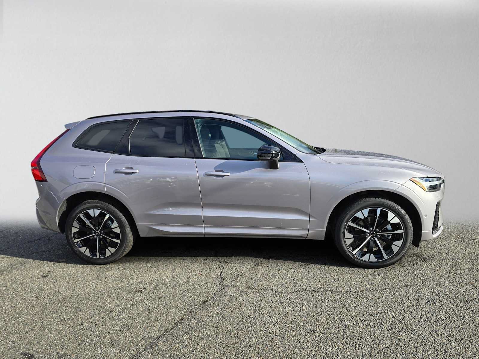 Used 2026 Volvo XC60 B5 Plus w/ Protection Package Premier AWD/4WD image 2