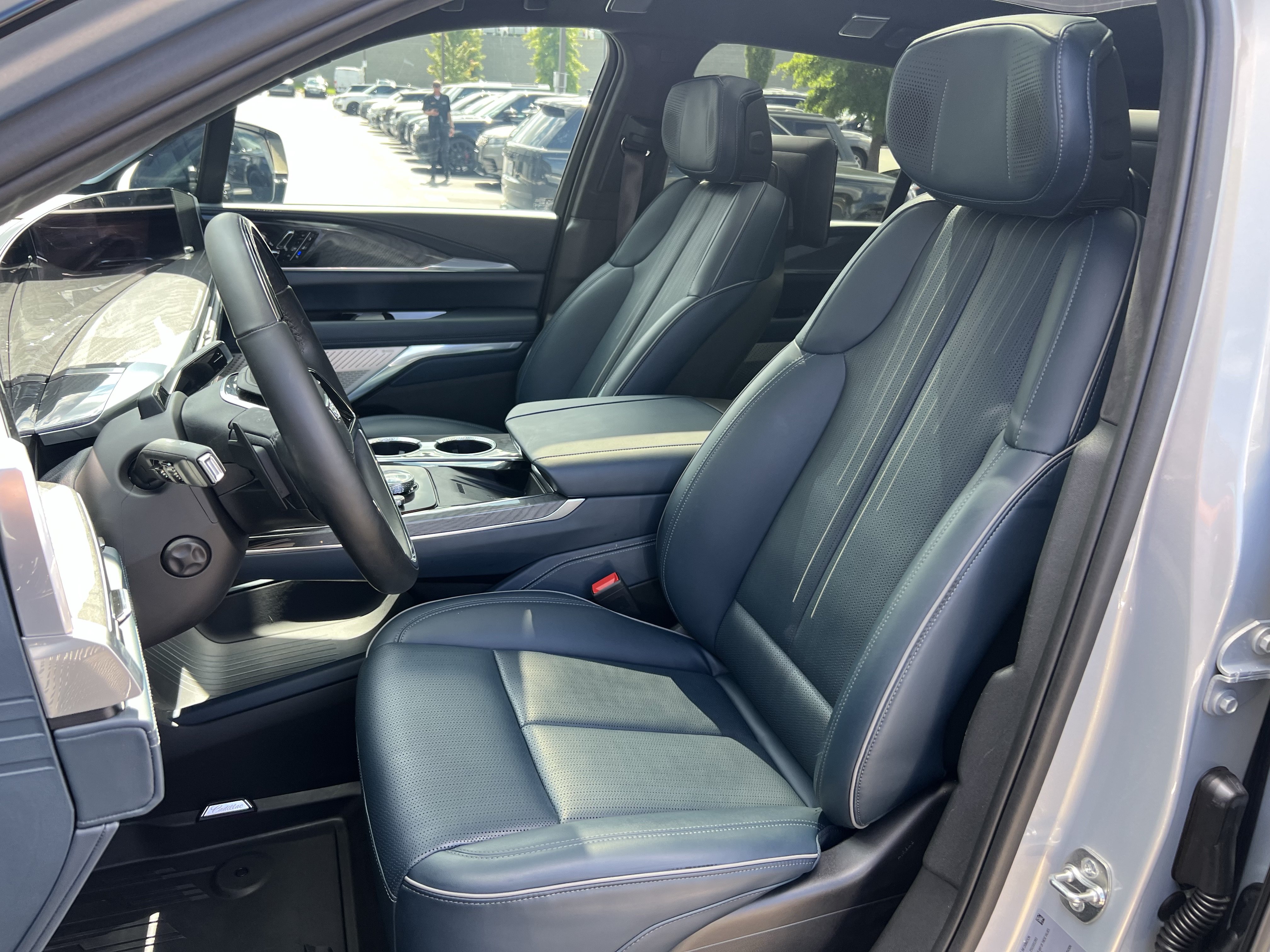 Used 2025 Cadillac Escalade IQ Sport 2 AWD/4WD image 16