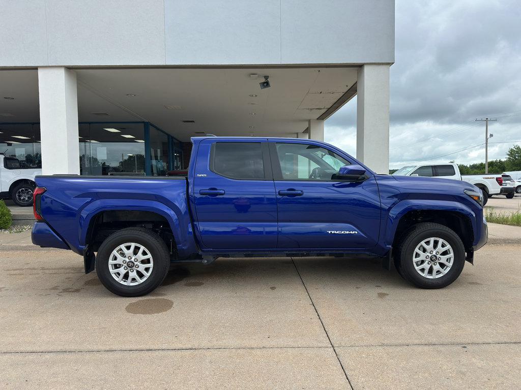 Used 2024 Toyota Tacoma SR5 AWD/4WD image 11